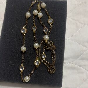 Elegant Gold and Pearl Necklace